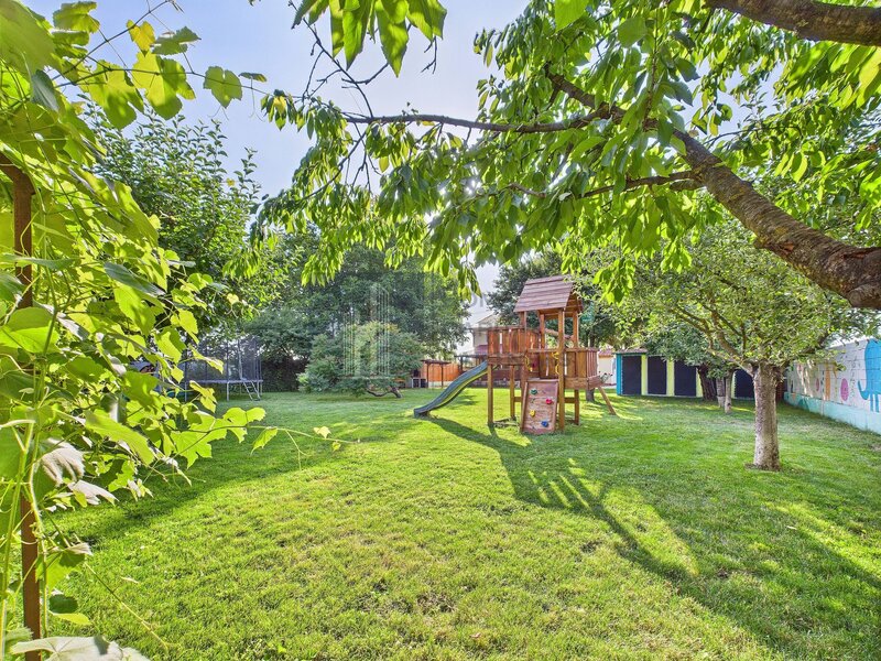 Domnesti Vanzare casa P+M, 7 camere, 4 dormitoare, 4 bai, garaj 3 autoturisme